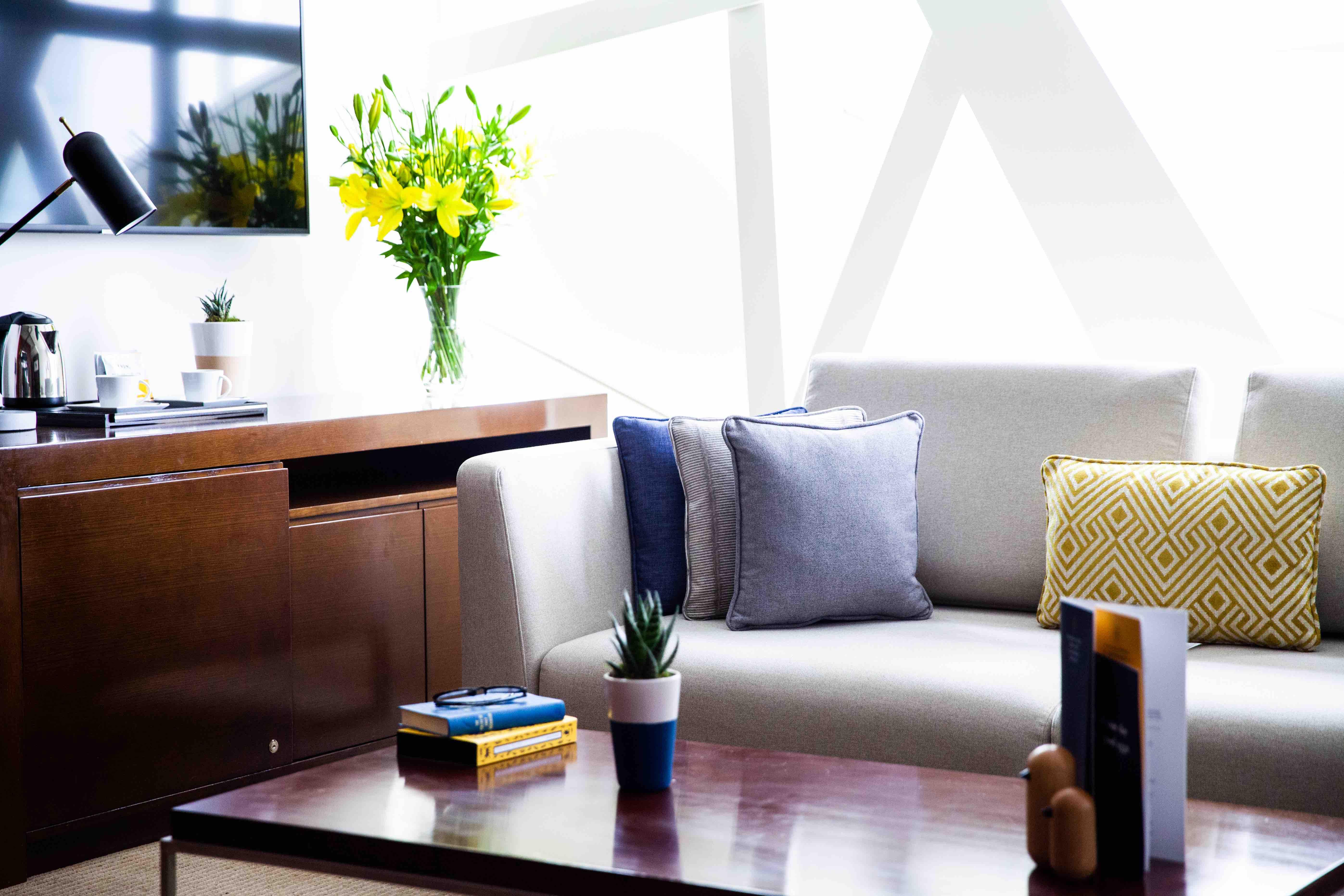voco Dubai, an IHG Hotel Esterno foto A living room at the residence