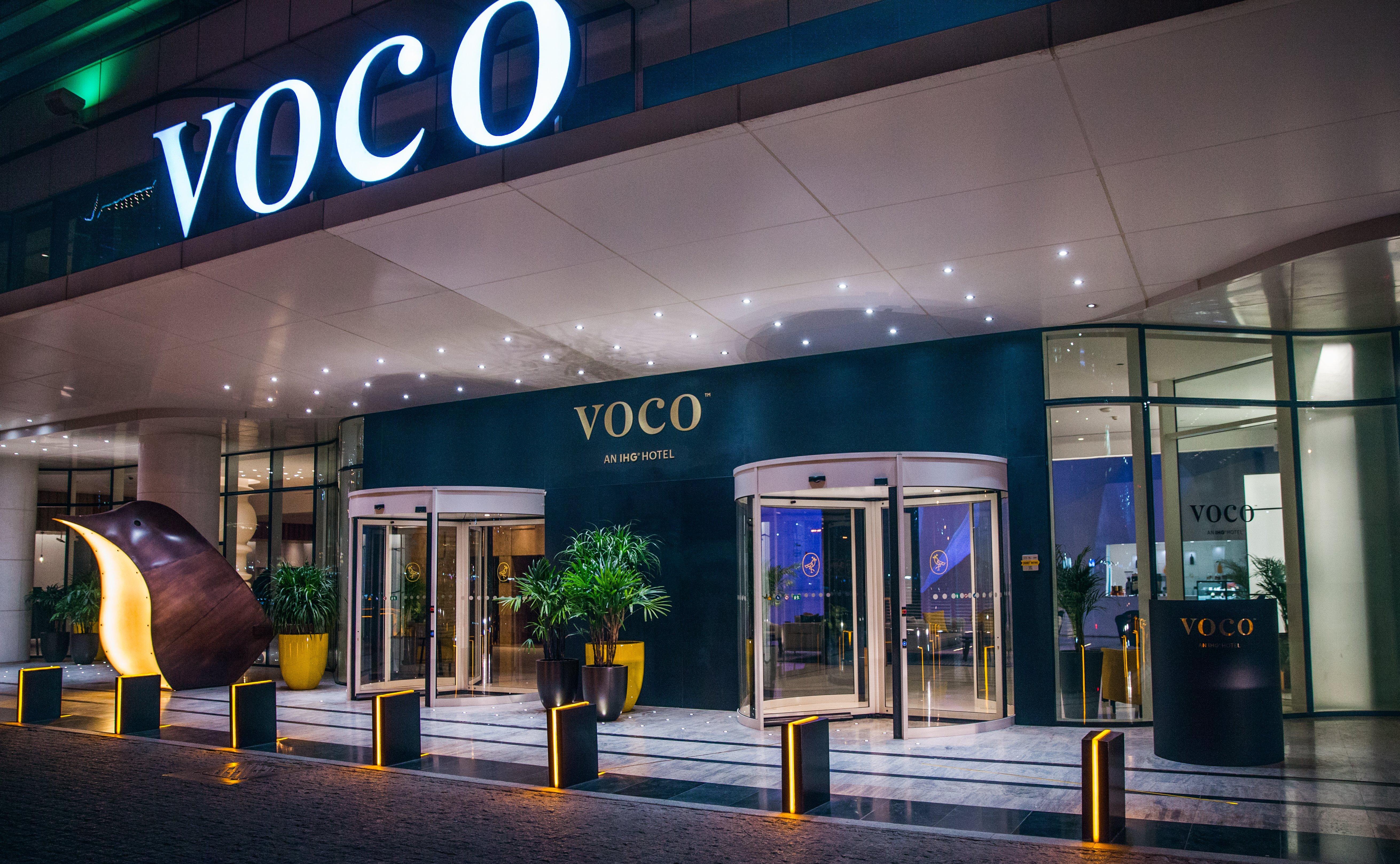 voco Dubai, an IHG Hotel Esterno foto Entrance of the hotel