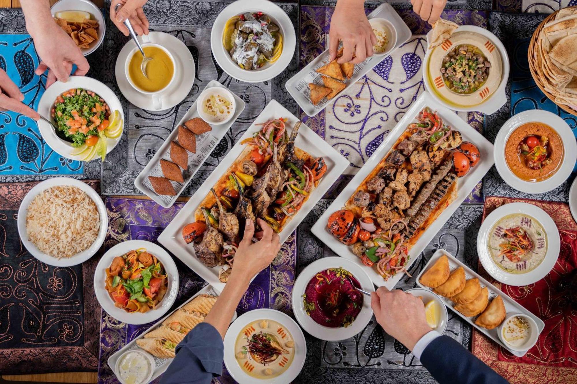 voco Dubai, an IHG Hotel Esterno foto A selection of Lebanese cuisine